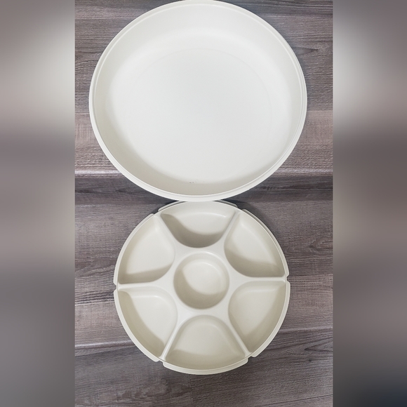 VintageTupperware veggie/ snack divider / tray with lid - Picture 3 of 8